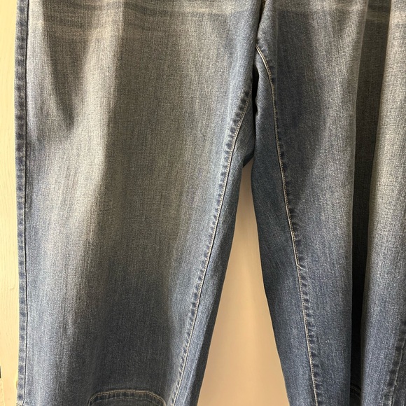 Anna wide leg crop jeans..faded color and wide leg bottom copper button front - Picture 3 of 7